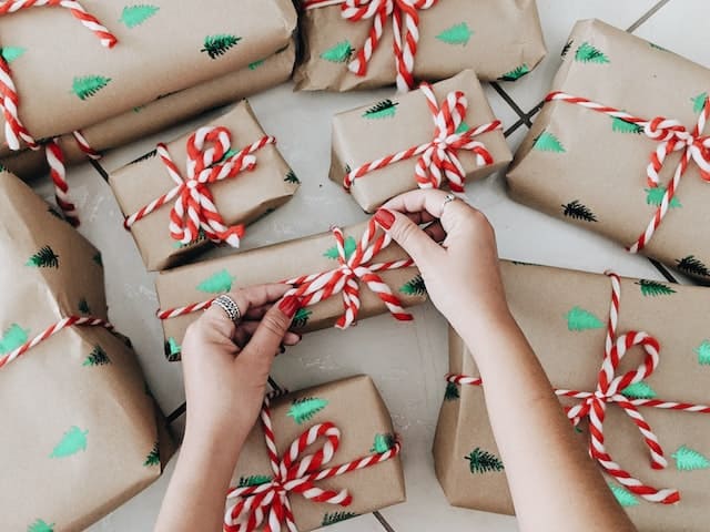 Volunteer to Help at Santa’s Workshop!